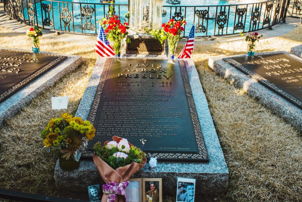 Elvis Presley Grave