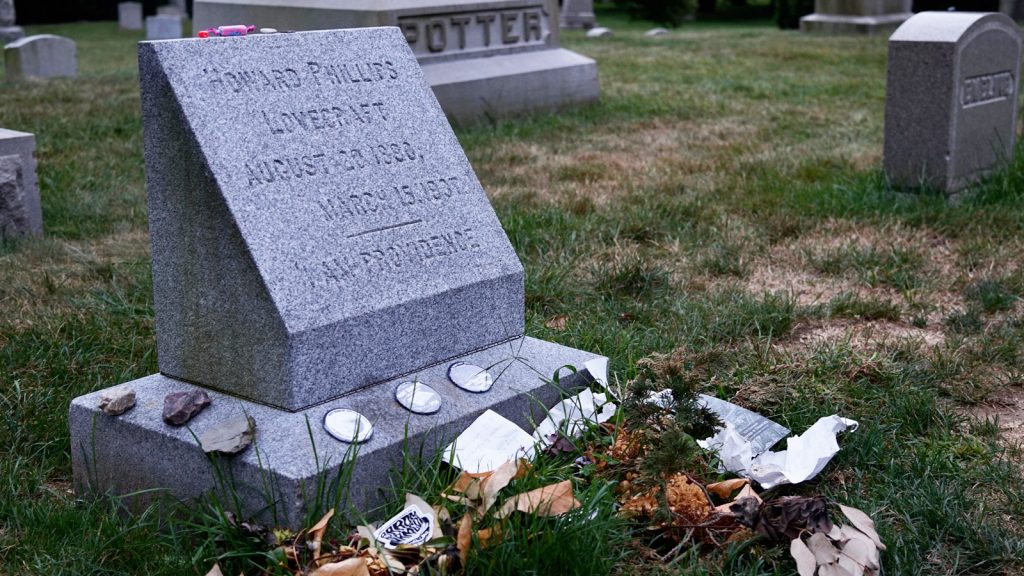 HP Lovecraft grave