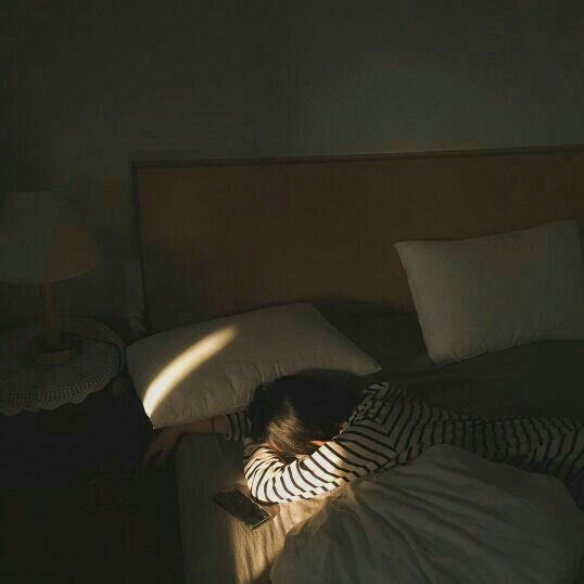 girl sad in bed