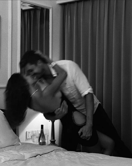 kissing