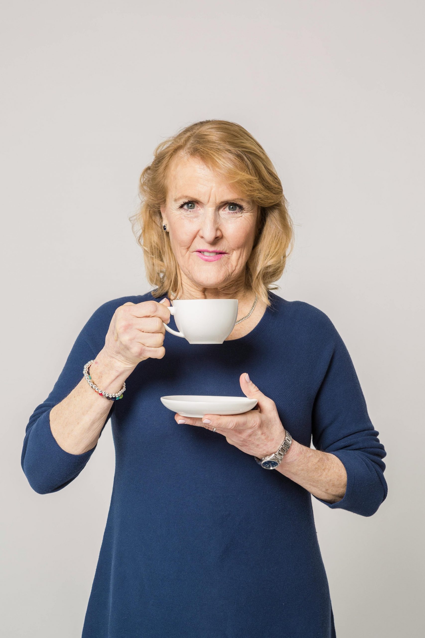 A woman having tea | Source: Pexels