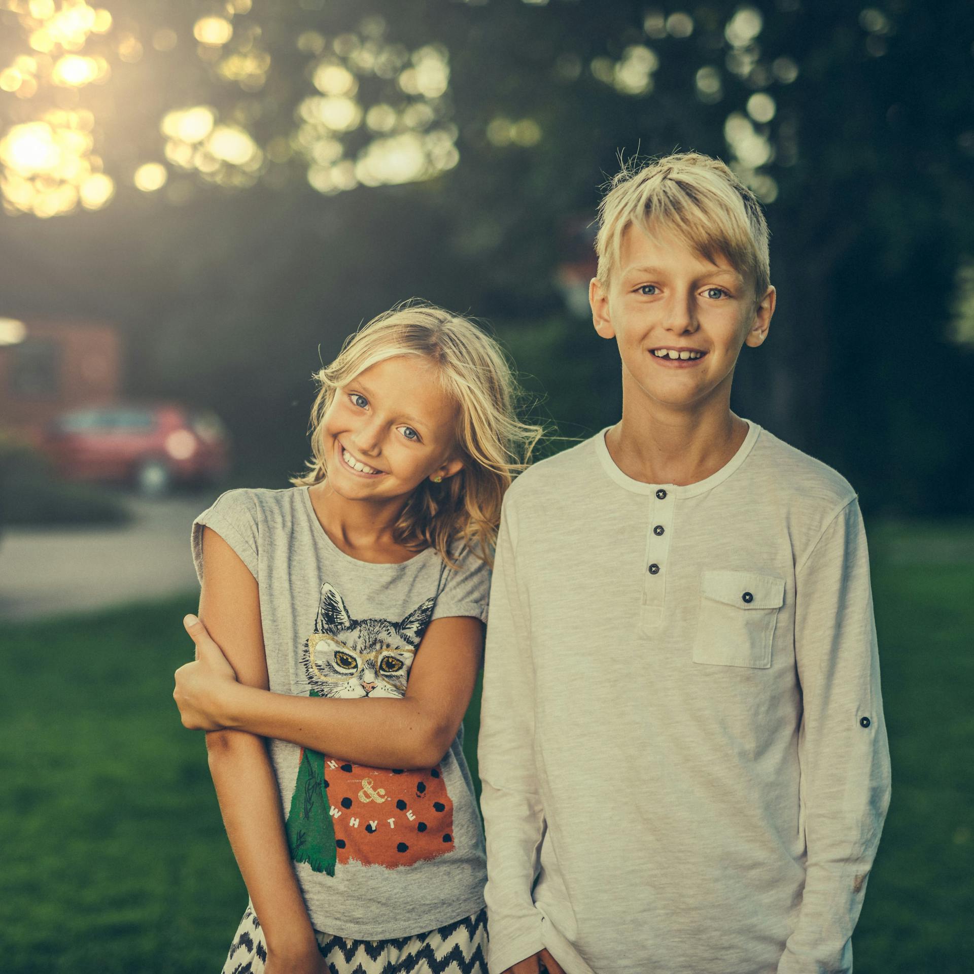 Two siblings standing together | Source: Pexels