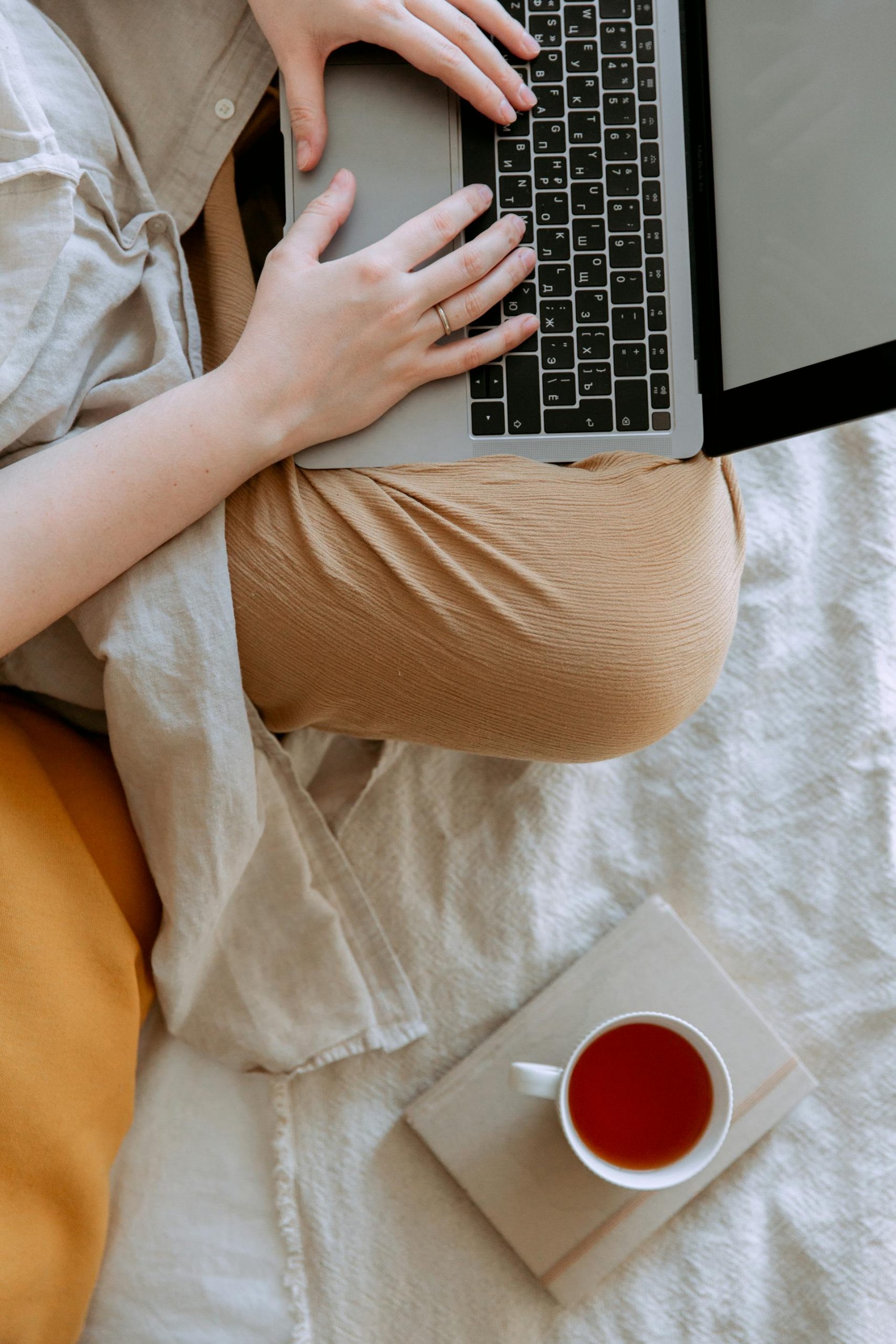 A woman using her laptop in bed | Source: Pexels