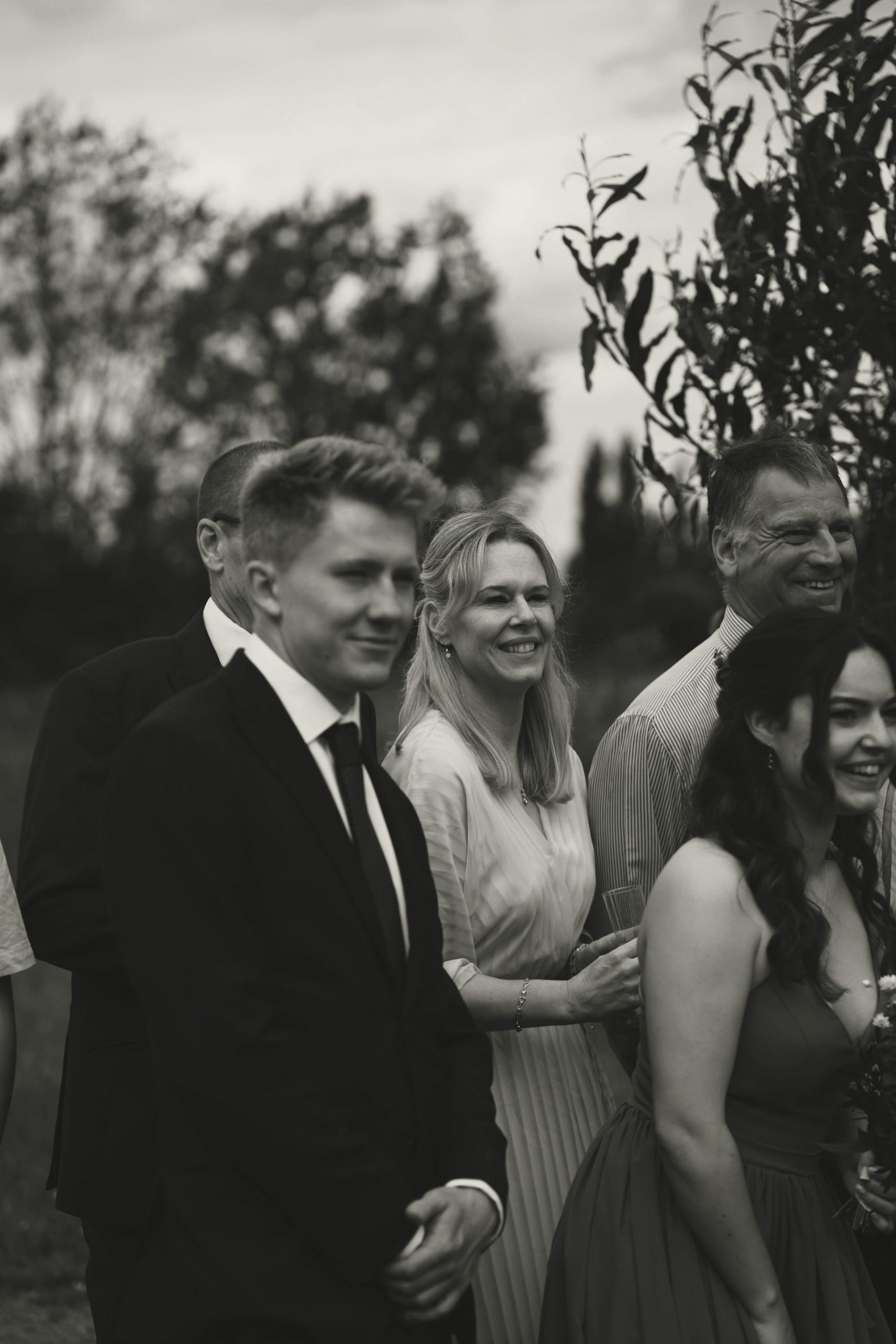 A grayscale photo of people smiling | Source: Pexels