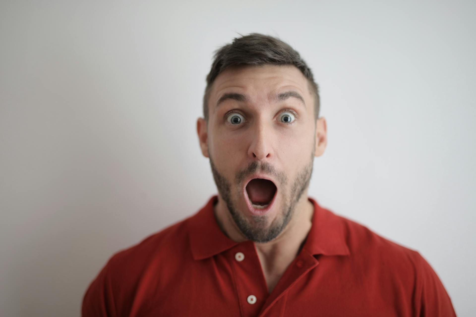 A startled man | Source: Pexels