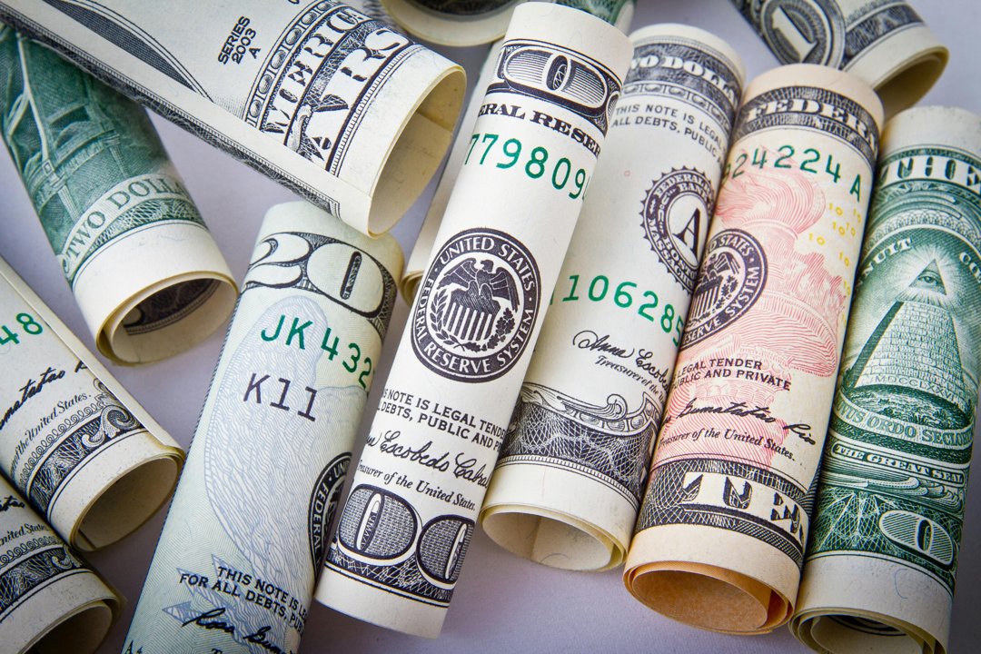 Rolled up bank notes | Source: Pexels