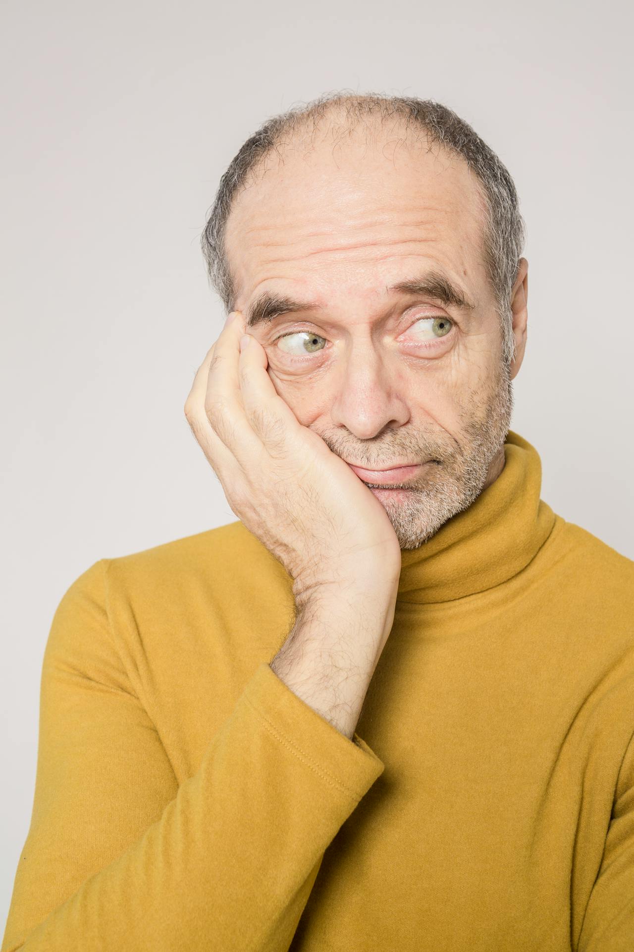 An annoyed man staring at someone | Source: Pexels