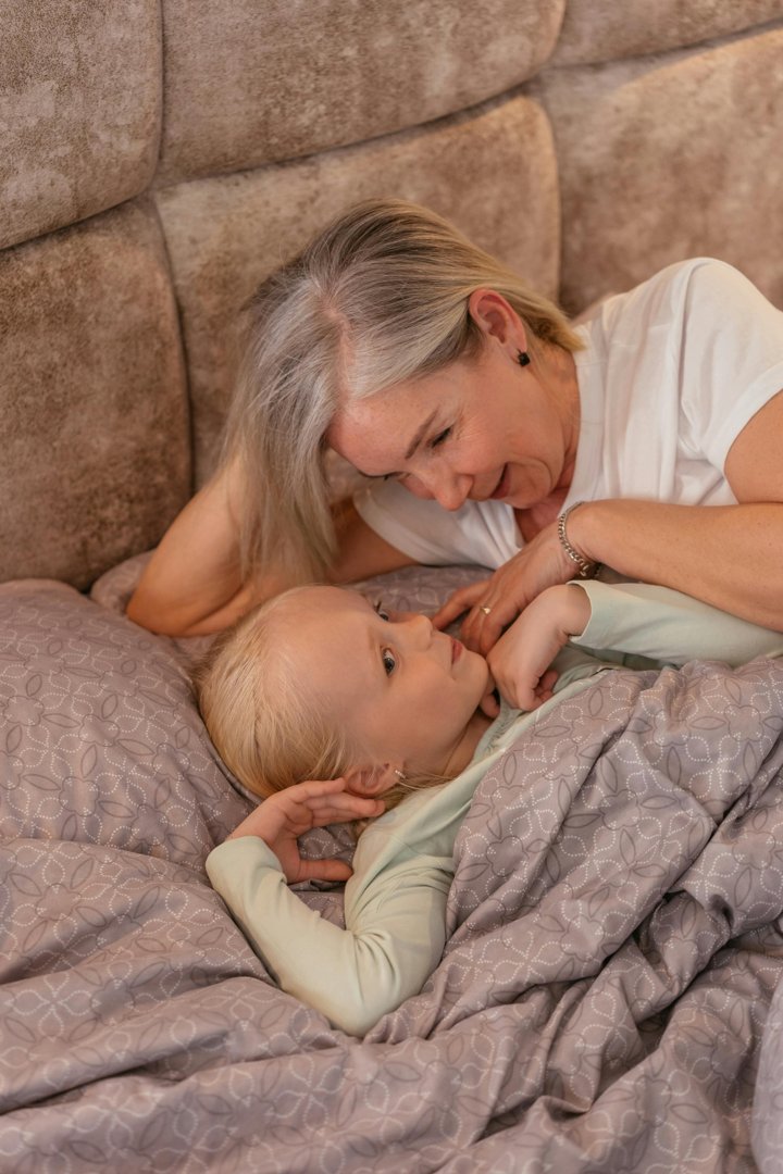 A grandmother bonding with her granddaughter | Source: Pexels