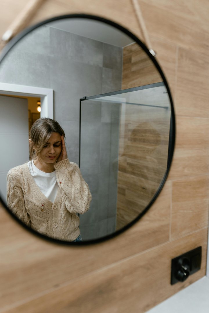 An upset woman crying in a bathroom | Source: Pexels
