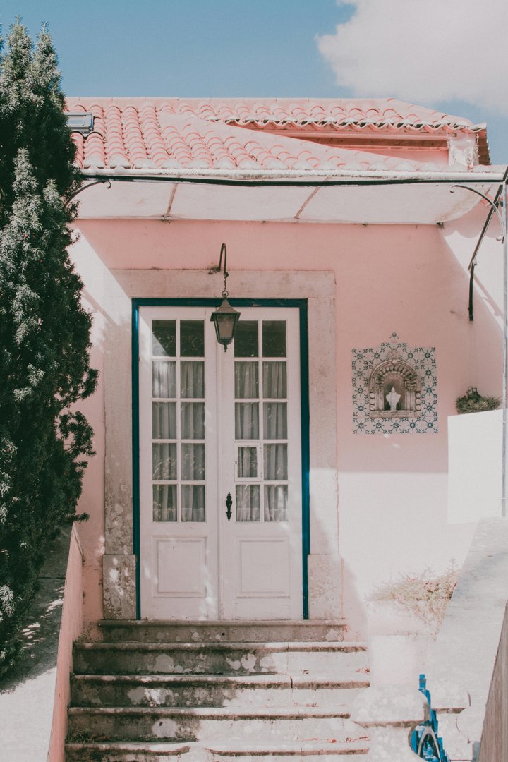 Stairs leading up to the front door of a house | Source: Pexels