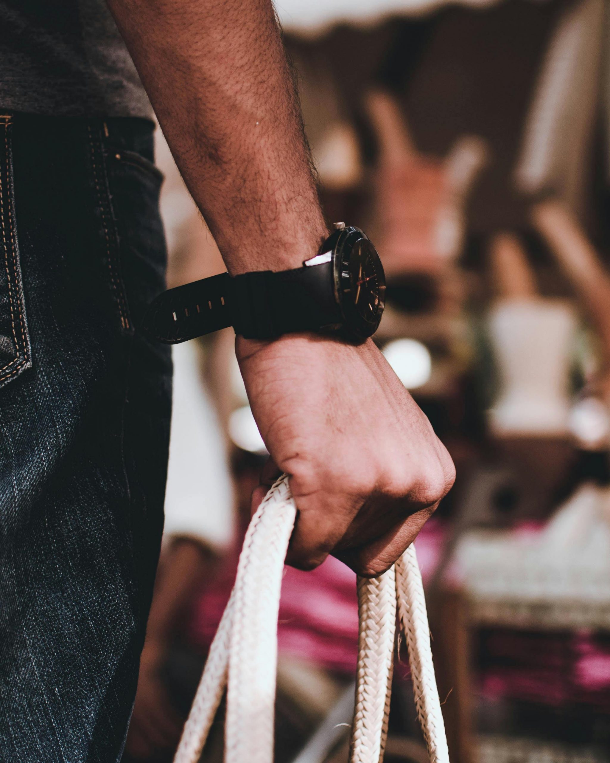 A close-up of a man's hand carrying a bag | Source: Pexels