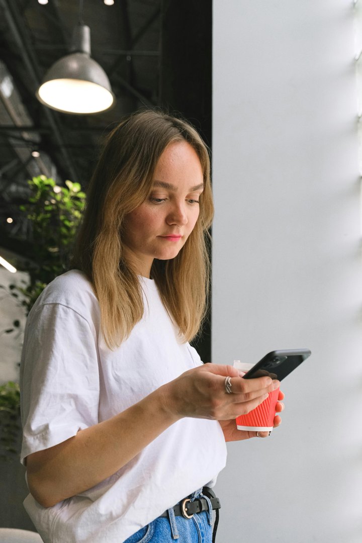 A serious woman using her phone | Source: Pexels