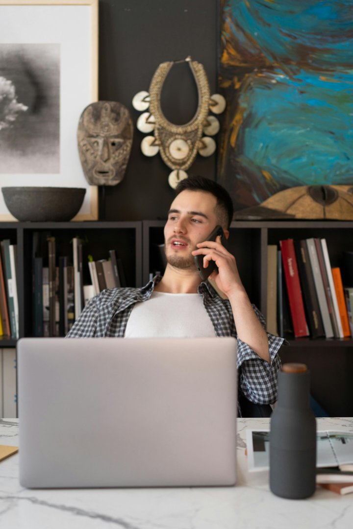 A serious man on a call | Source: Pexels