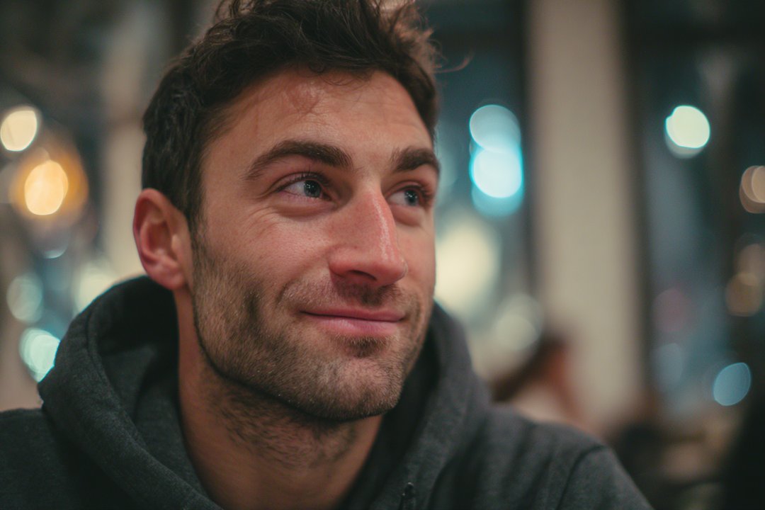 A man smiling | Source: Midjourney