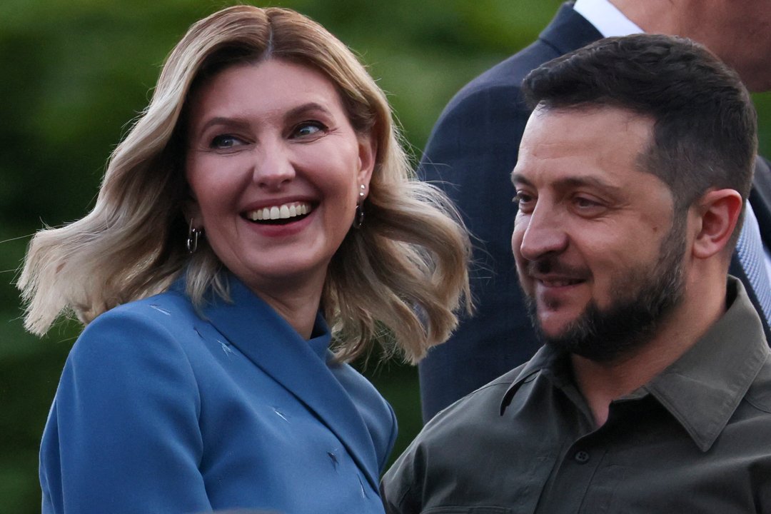 Volodymyr Zelenskyy and Olena Zelenska participate in a family photograph ahead of the social dinner during the NATO summit, at the Presidential Palace in Vilnius on July 11, 2023 | Source: Getty Images