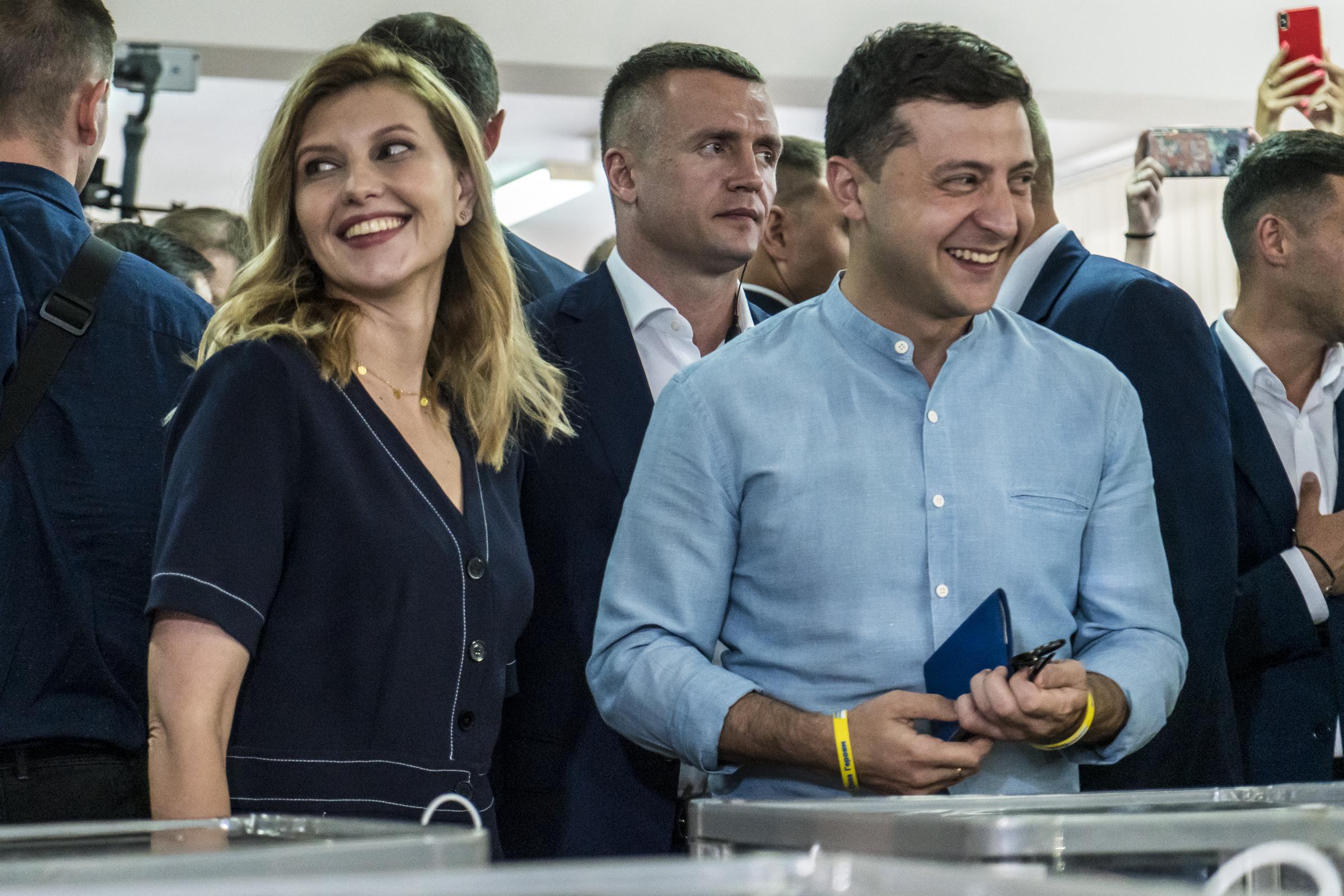Olena Zelenska and Volodymyr Zelenskiy cast their ballots in parliamentary elections on July 21, 2019 in Kyiv, Ukraine | Source: Getty Images