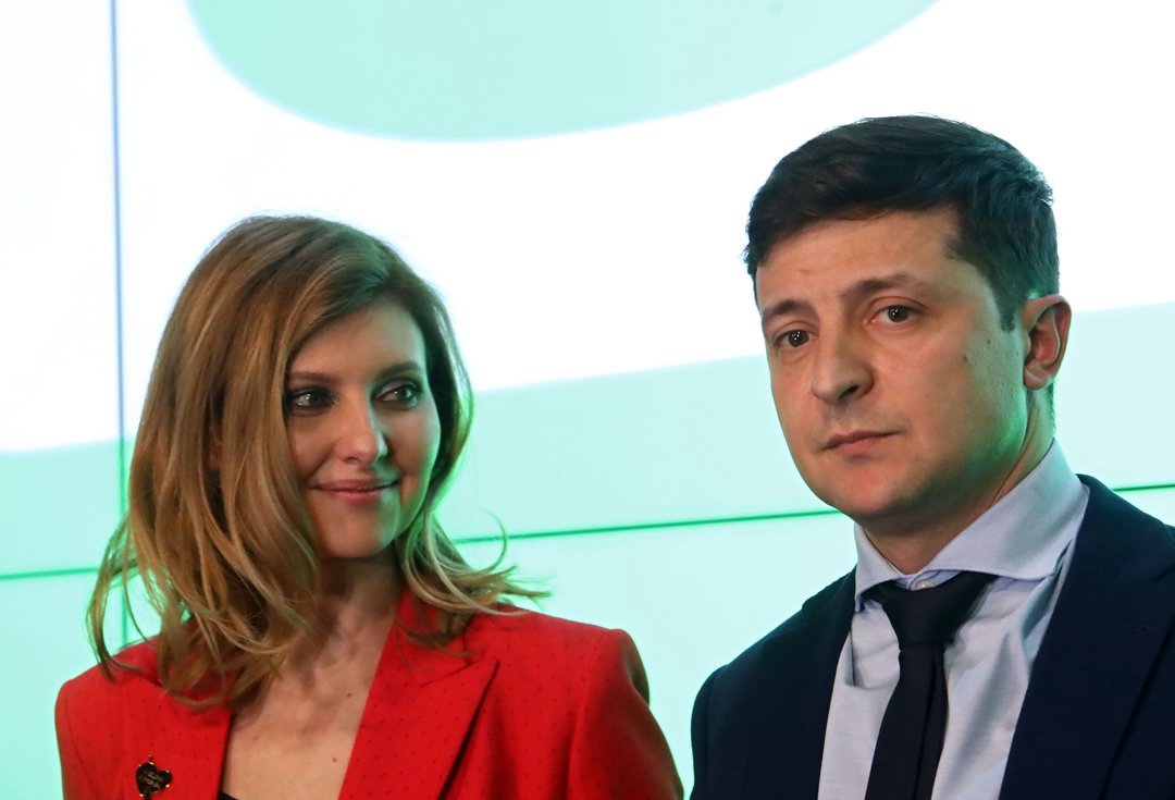 Volodymyr Zelenskyy and Olena Zelenska are seen during the briefing after the announcement of the first exit-poll results in Kyiv, Ukraine, on March 31, 2019 | Source: Getty Images