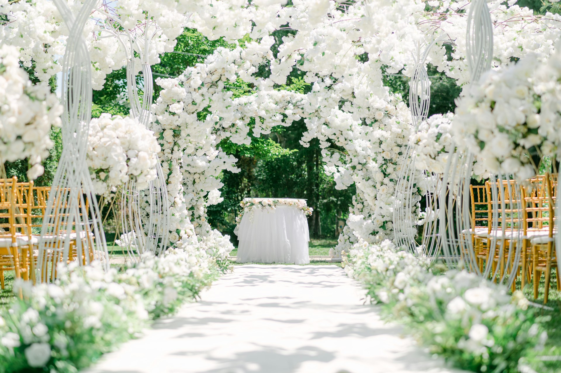 An outdoor wedding venue | Source: Unsplash