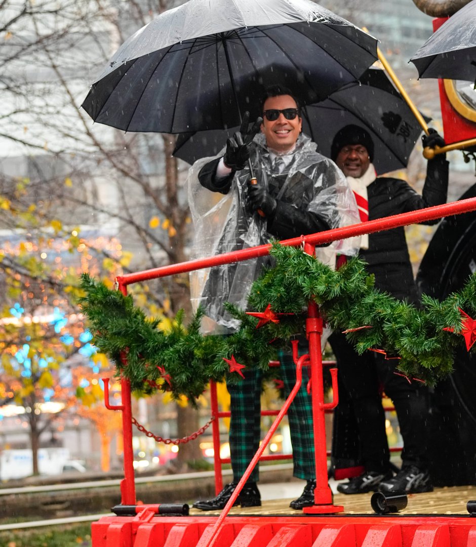 Jimmy Fallon interacting with the crowd at the parade. | Source: Getty Images