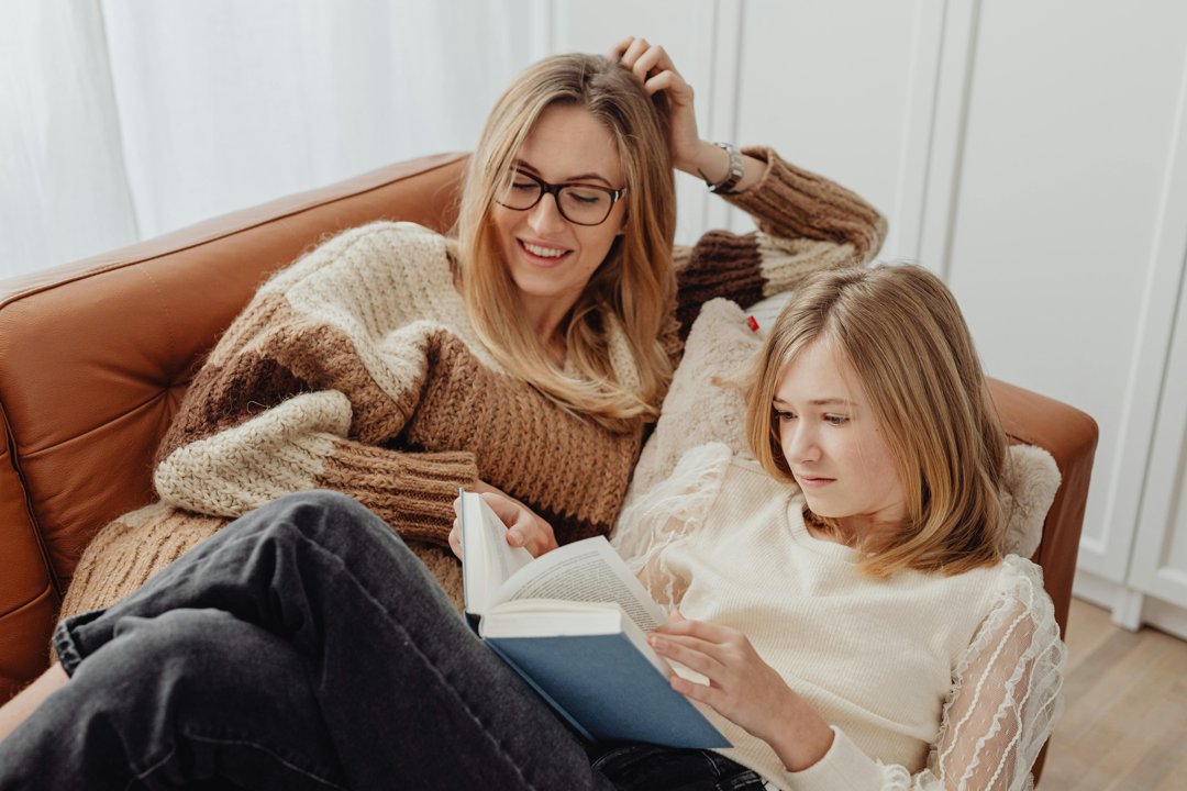 A mother and daughter bonding | Source: Pexels