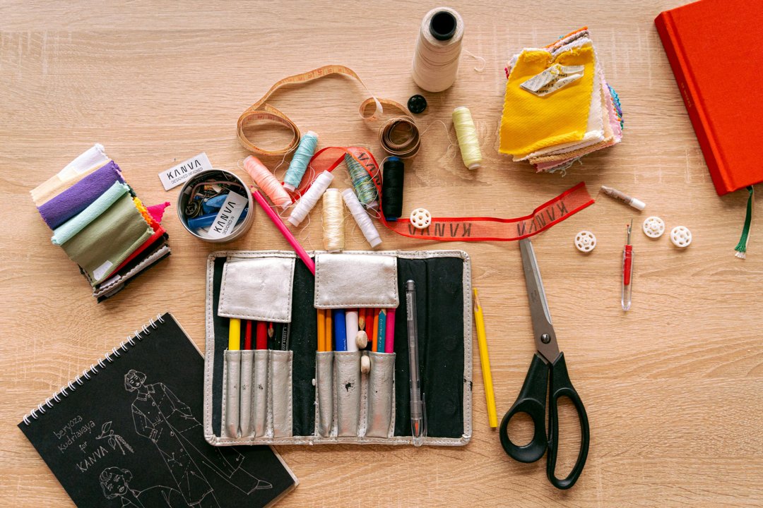 Sewing items on a table | Source: Pexels