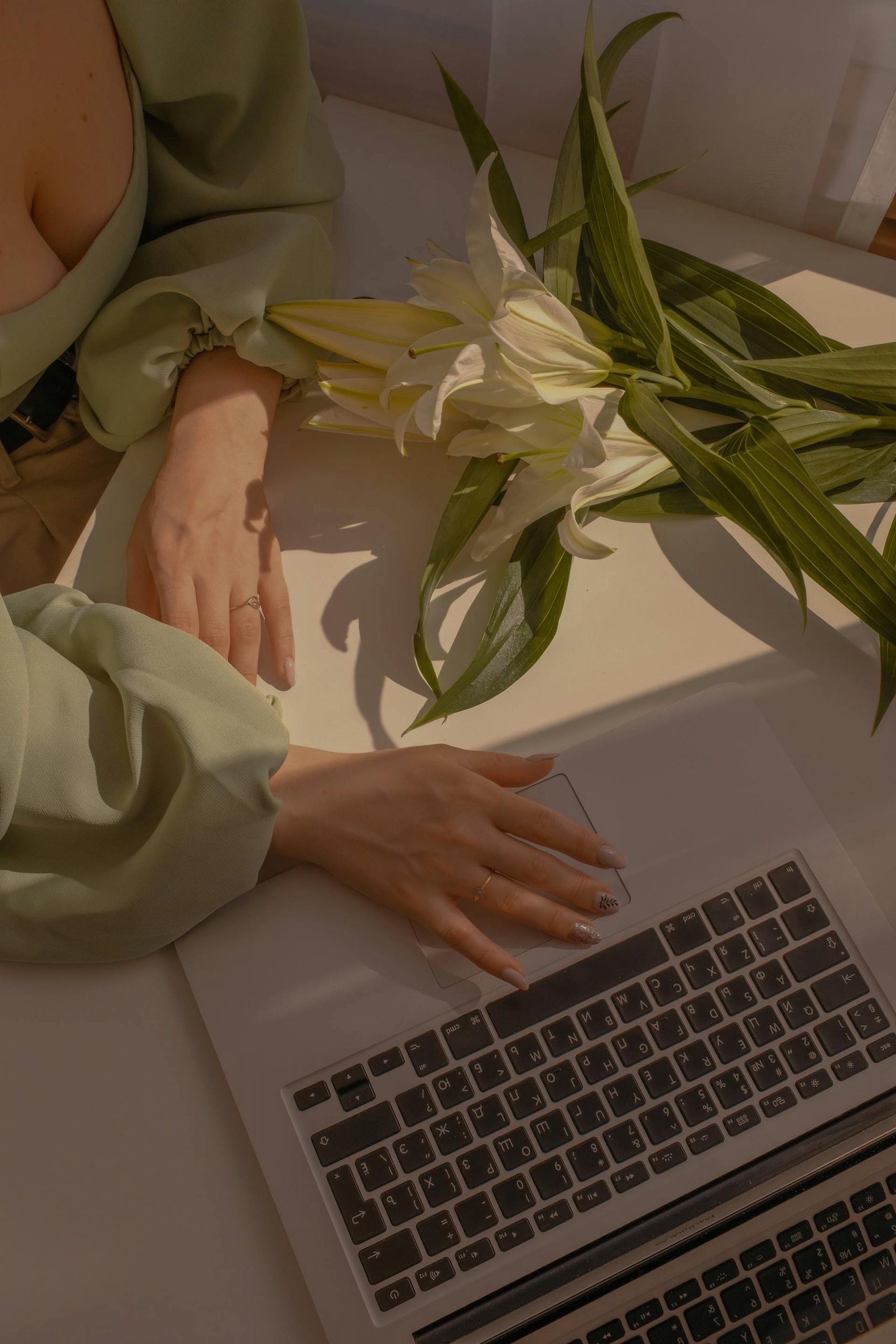 A close-up shot of a woman working on her laptop | Source: Pexels