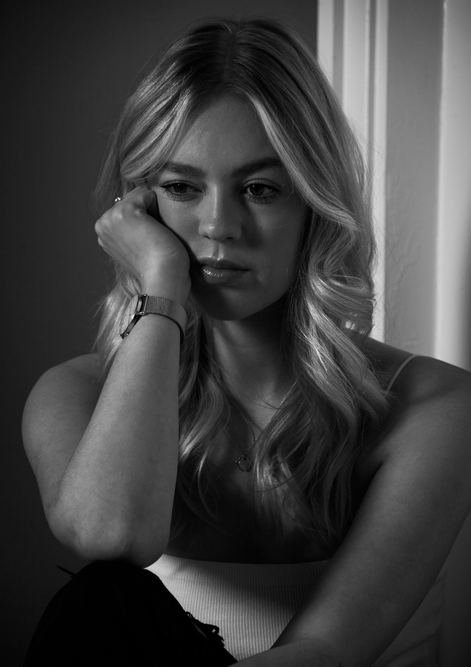 A grayscale photo of a sad woman | Source: Unsplash