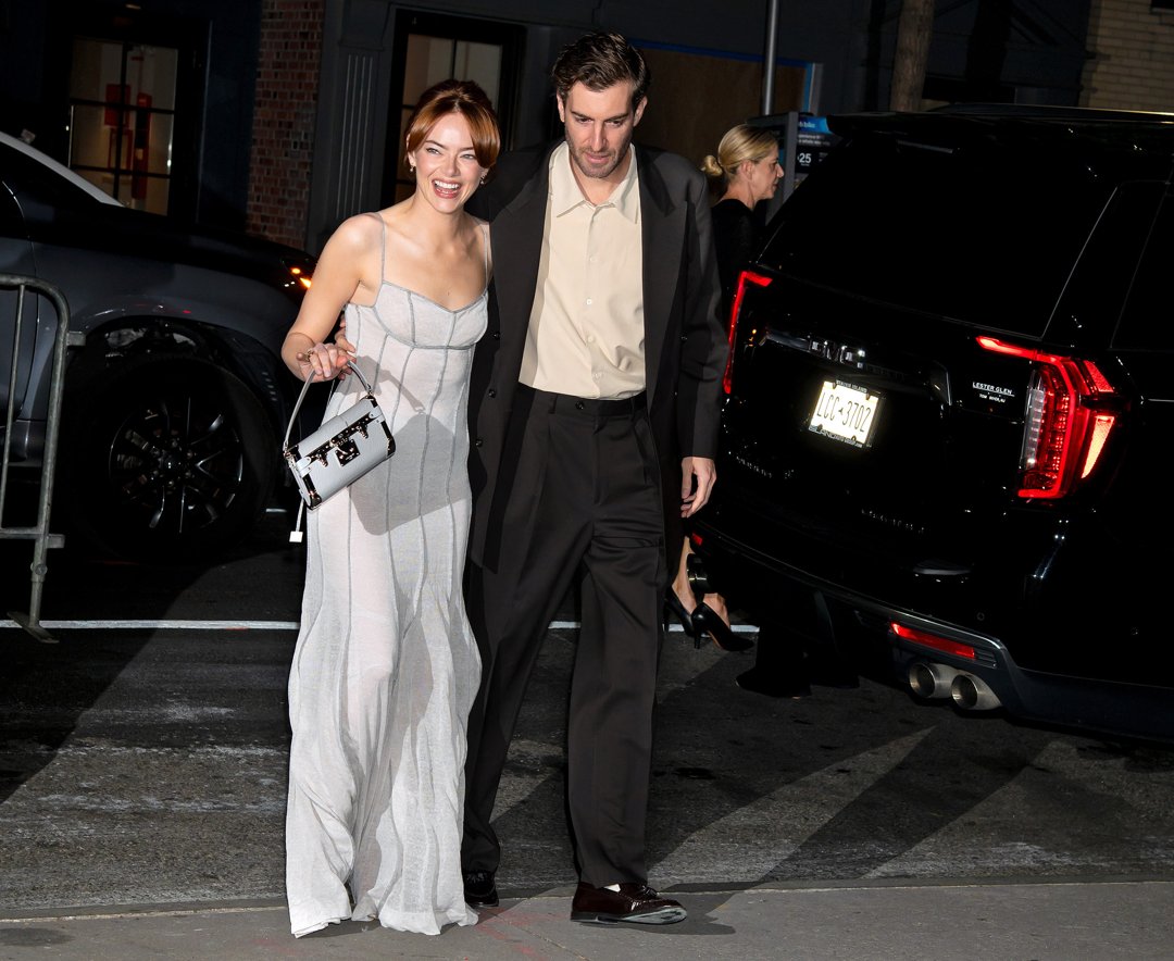 Hand in hand with her husband Dave McCary, Emma Stone steps onto the scene with a radiant smile, her flowing silver gown mirroring the night’s effortless sophistication.