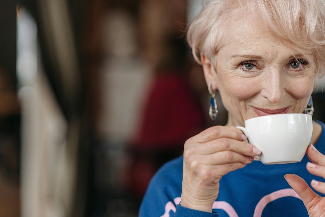 A happy woman drinking tea | Source: Pexels