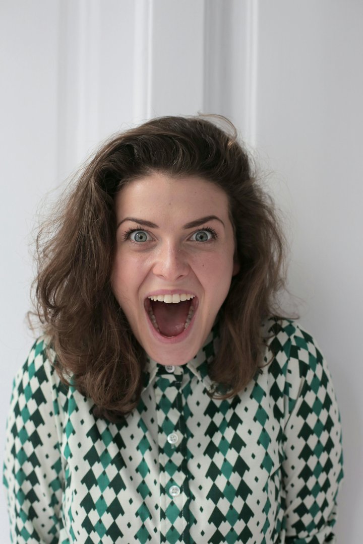 A woman shouting | Source: Pexels