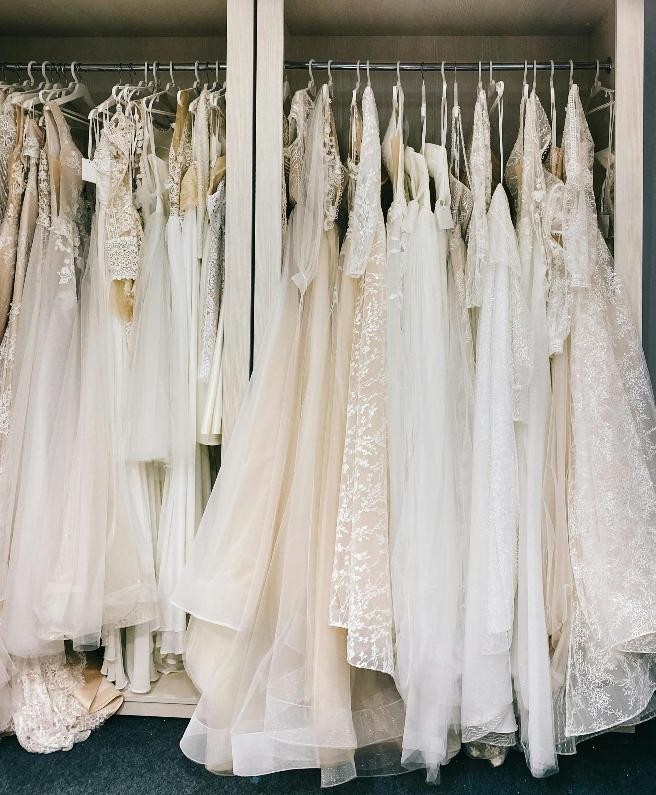Wedding dresses on a rack | Source: Pexels