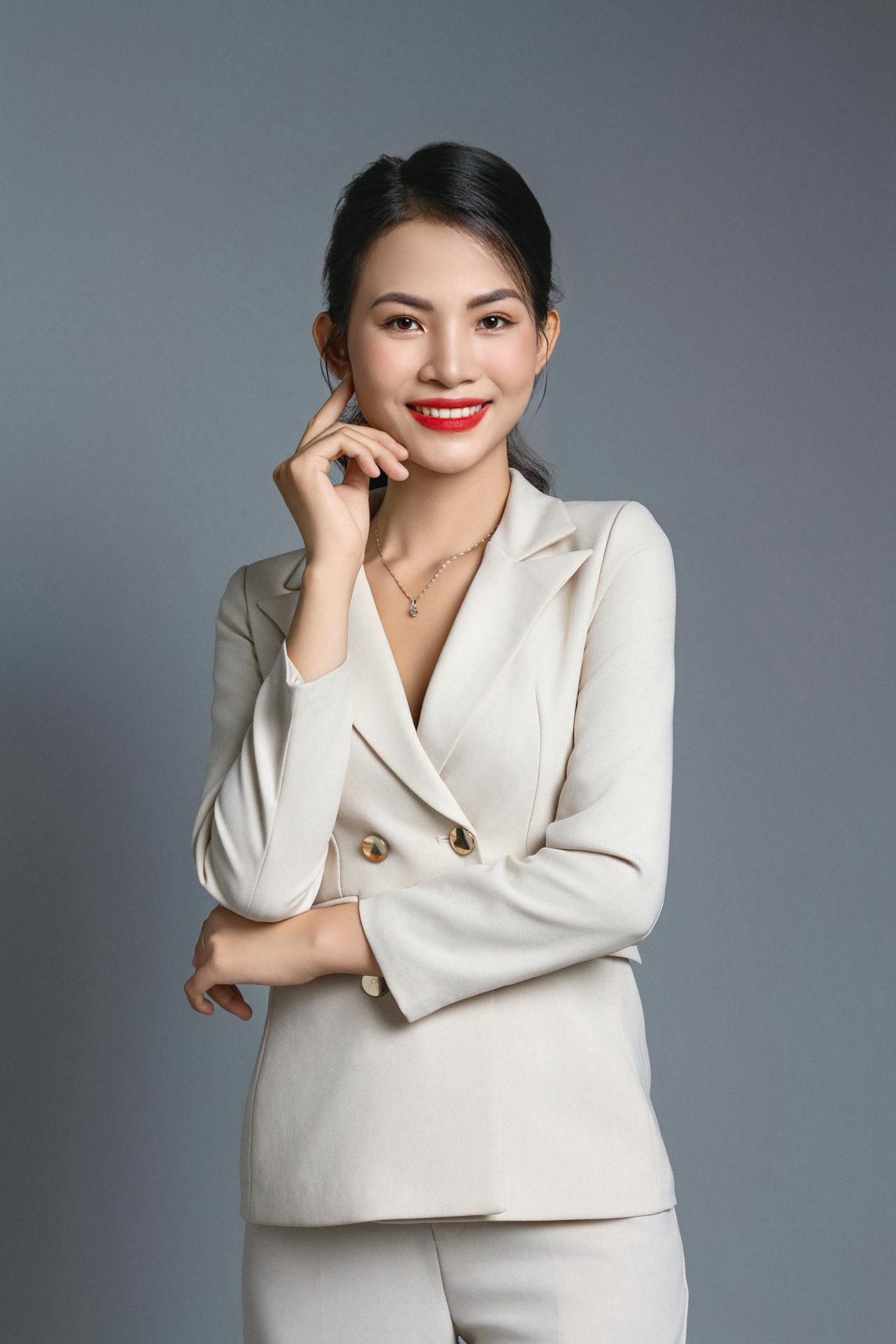 A woman smiling | Source: Pexels