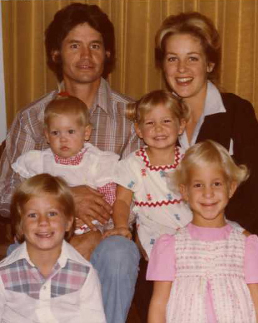 Kirk Cameron pictured with his mother parents and siblings, dated October 13, 2024 | Source: Instagram/kirkcameronofficial