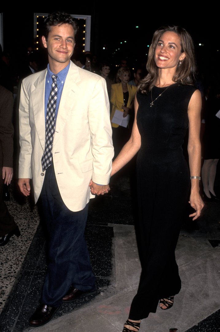 Kirk Cameron and Chelsea Noble arrive at A Concert of Hope Benefit on October 16, 1995 | Source: Getty Images