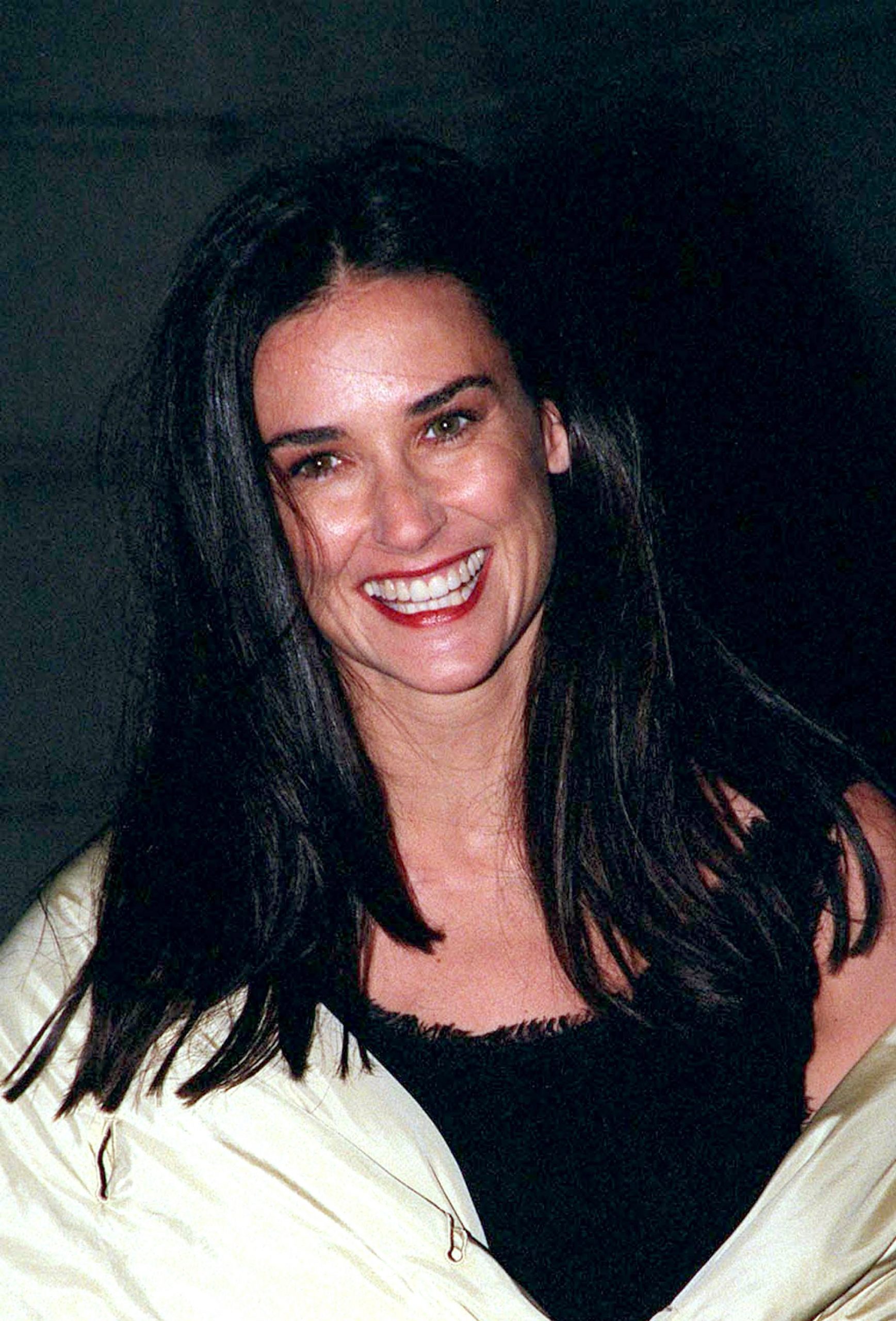 Beaming with unguarded joy, she radiates warmth that lights up the evening air, her laughter as effortless as her charm. Draped in simplicity, Demi Moore exudes a glow that feels both genuine and magnetic. At the Children’s Defense Fund event, her smile becomes a symbol of grace meeting purpose.