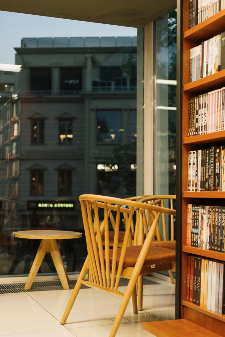 A library | Source: Pexels