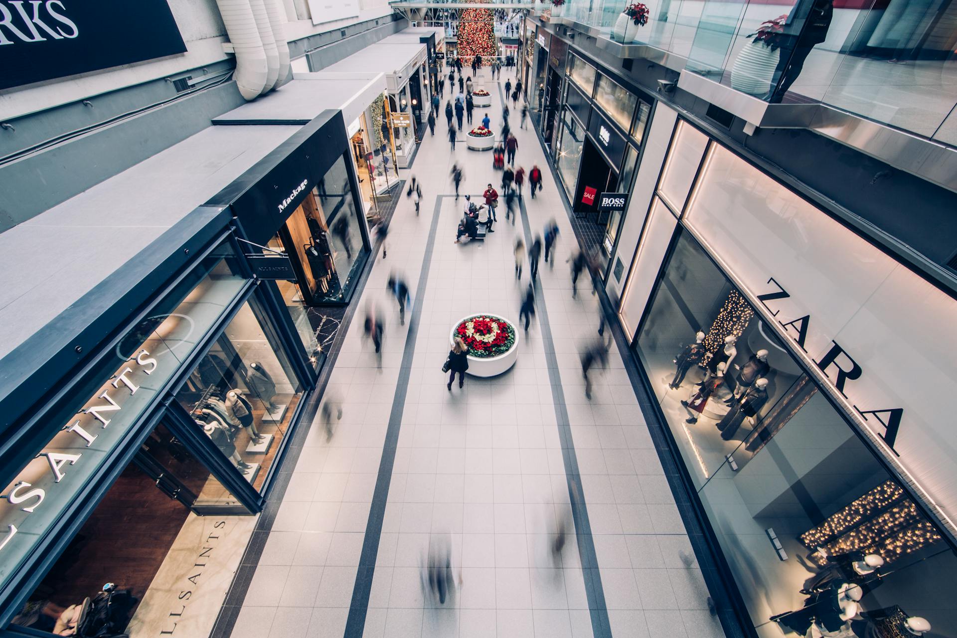 People in a mall | Source: Pexels