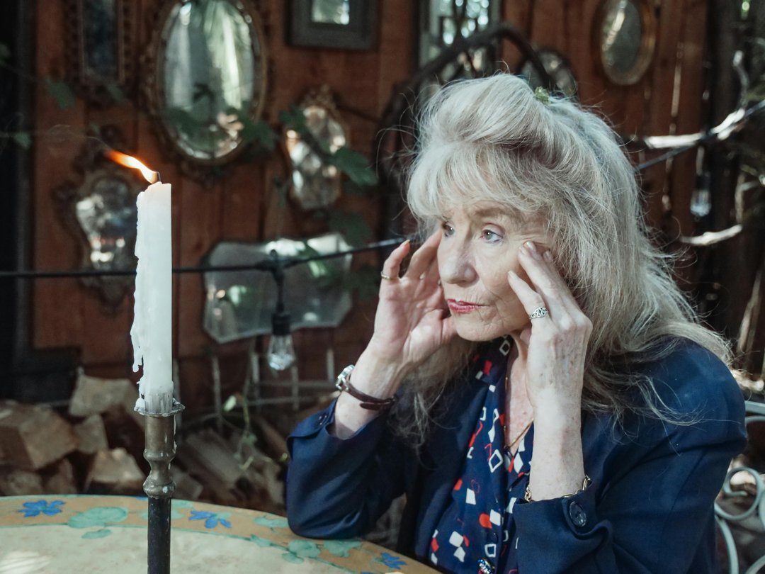 Senior woman in deep thought | Source: Pexels