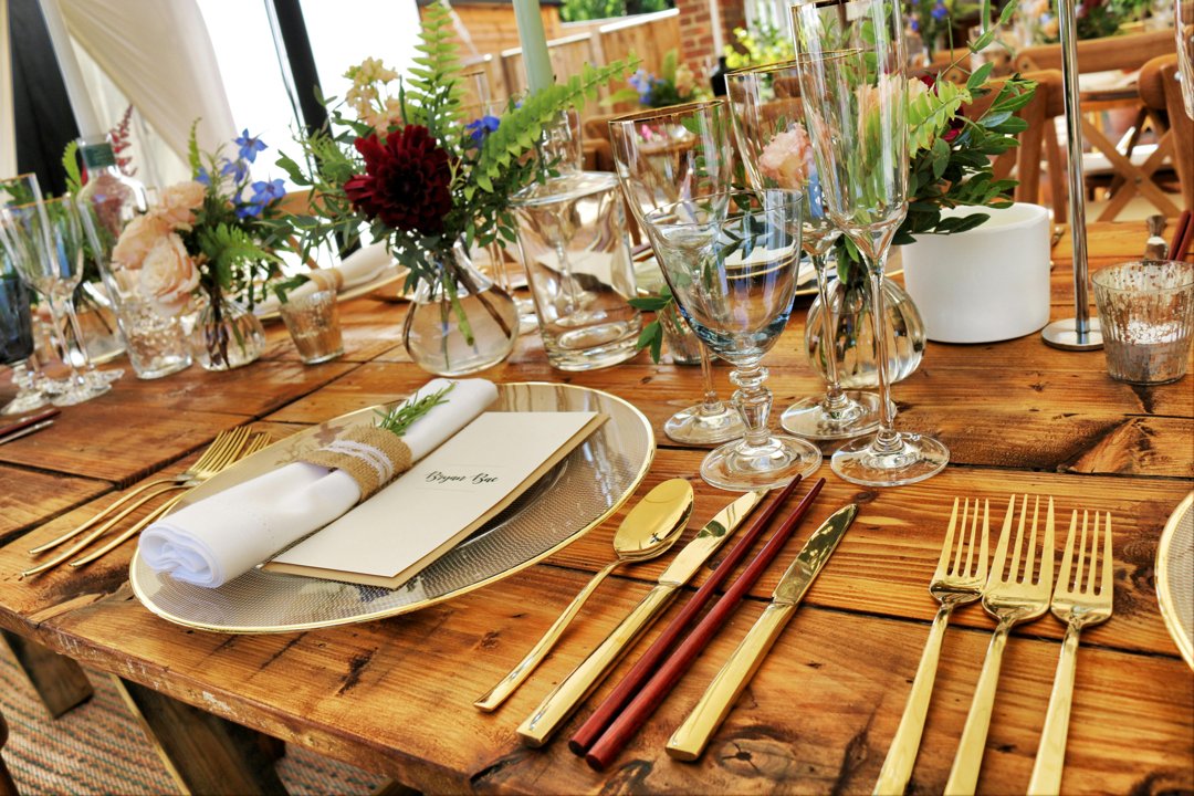 A table set up beautifully for dinner | Source: Pexels