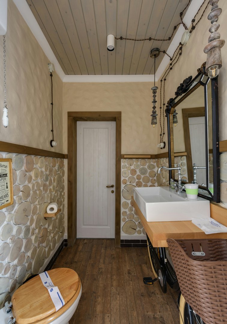 A toilet in a house | Source: Pexels