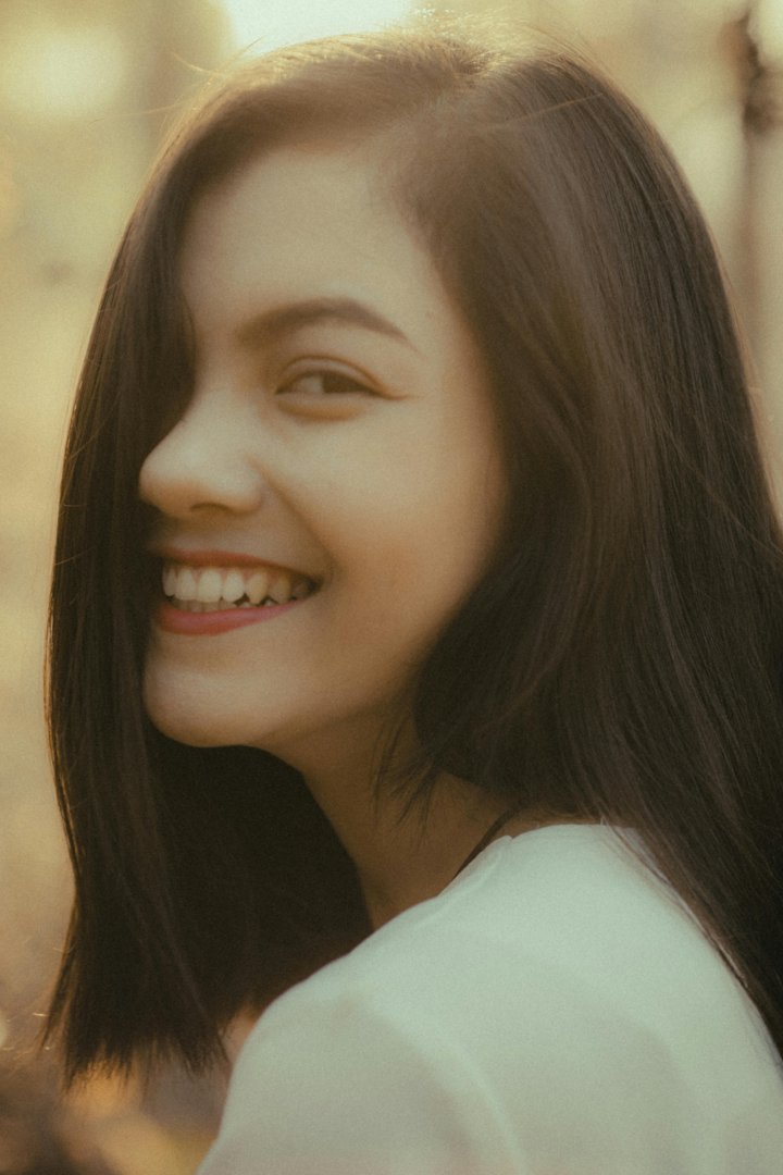 A woman smiling | Source: Pexels