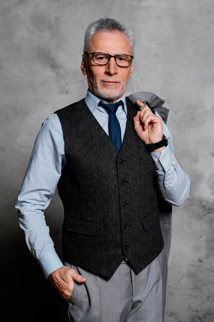 A senior man in an elegant suit | Source: Freepik