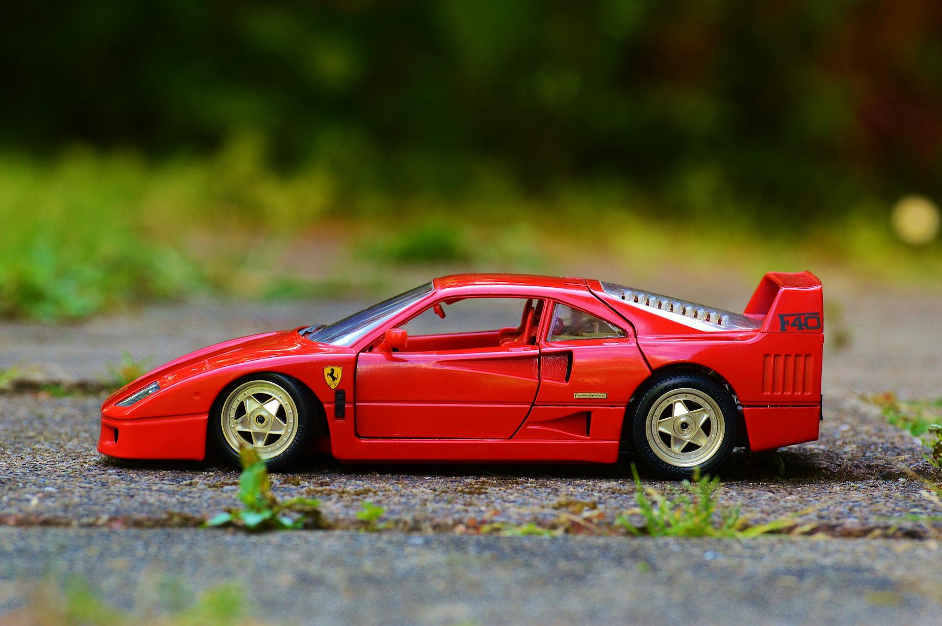 A red toy car | Source: Pexels
