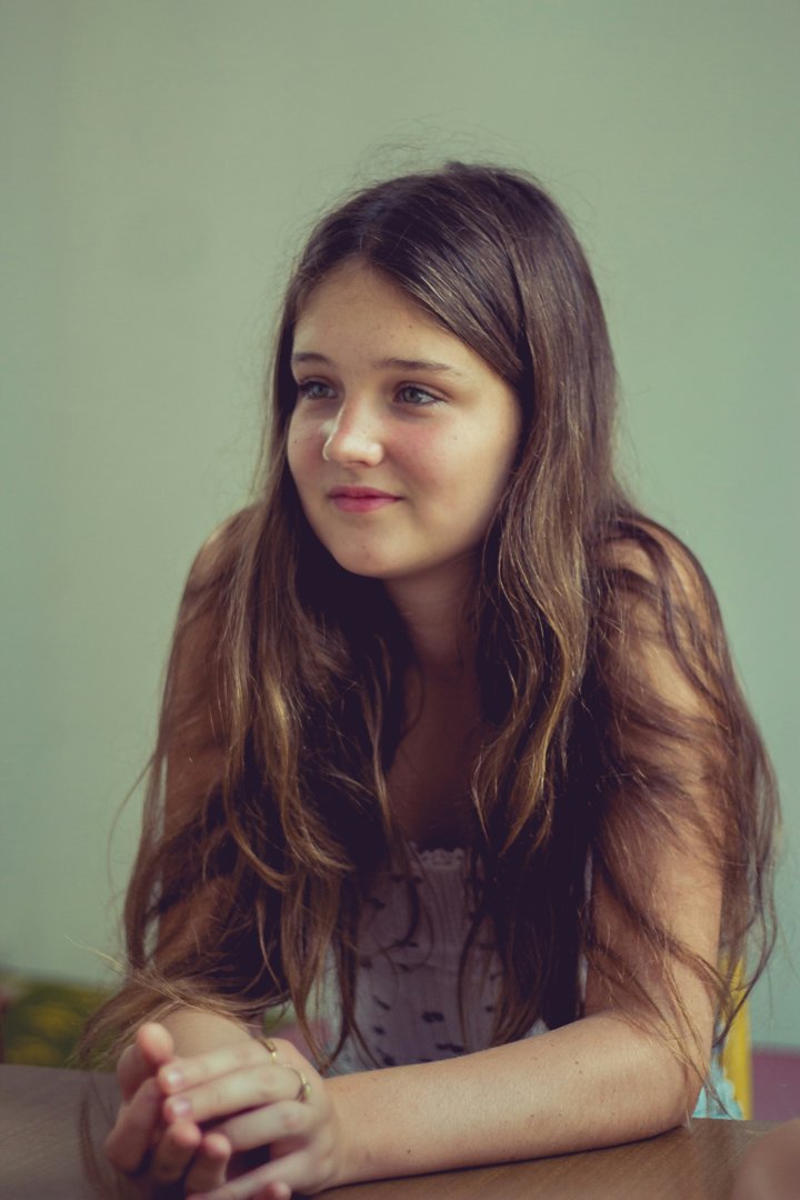 A smiling teenage girl | Source: Unsplash