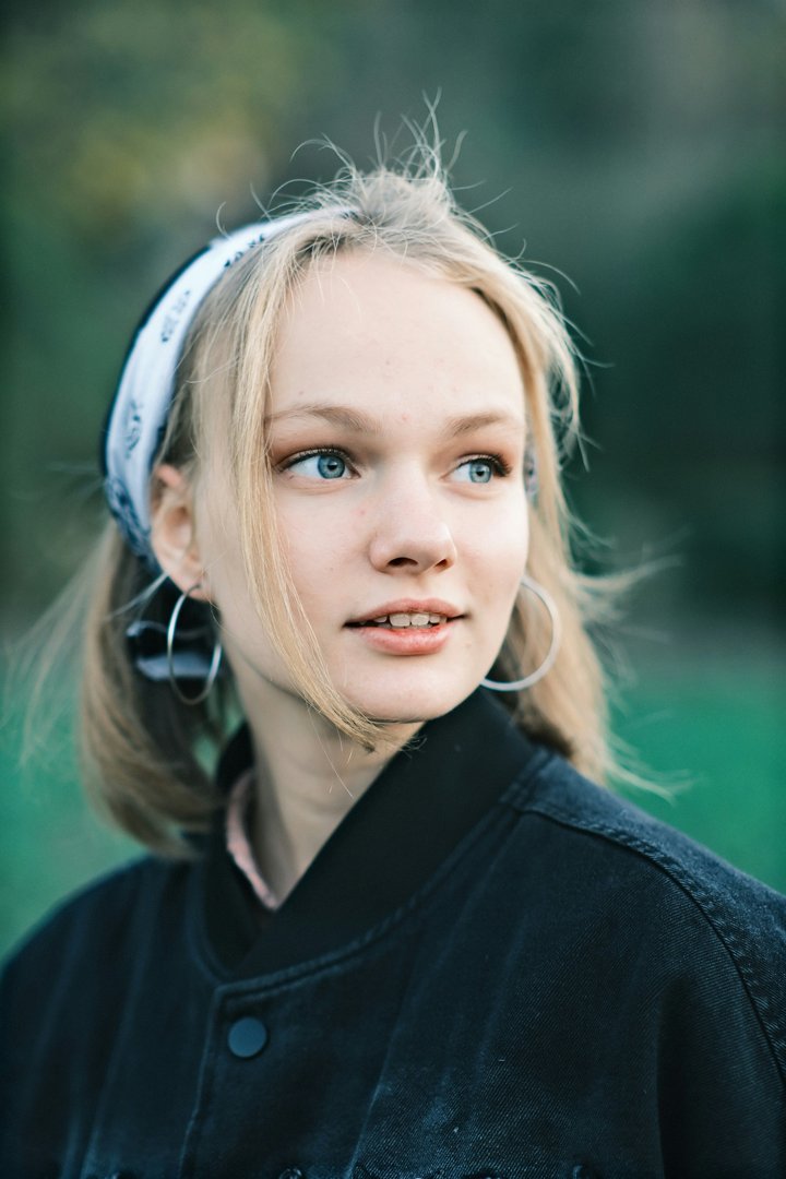 A smiling teenage girl | Source: Unsplash