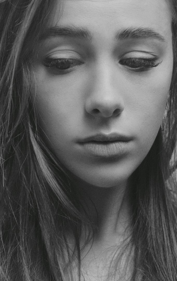 An upset teen girl | Source: Unsplash