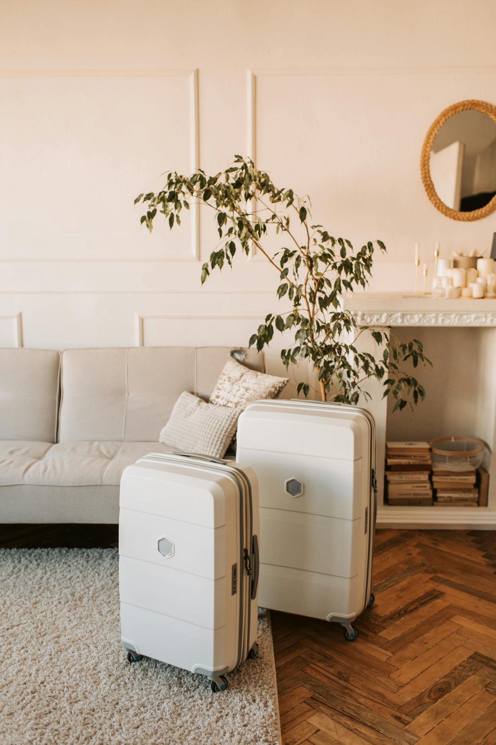 A photo of two suitcases standing in a living room | Source: Pexels