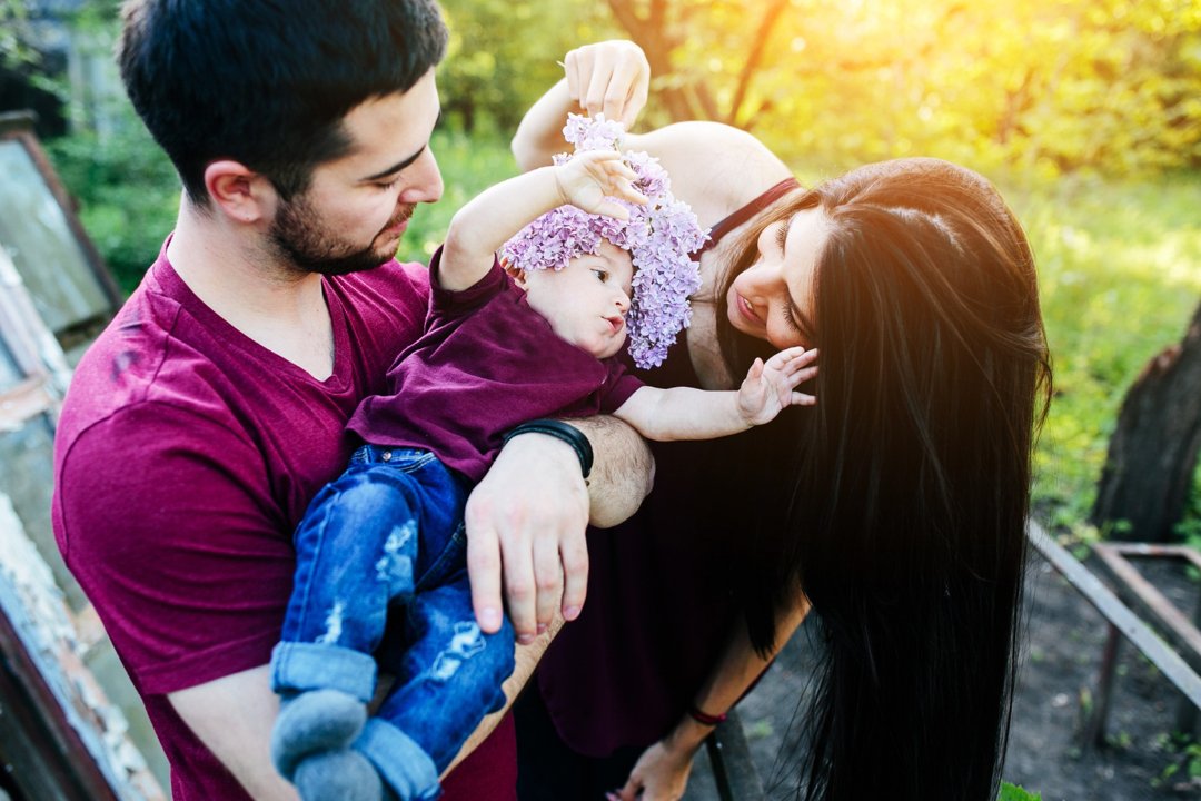 A couple with their baby | Source: Freepik