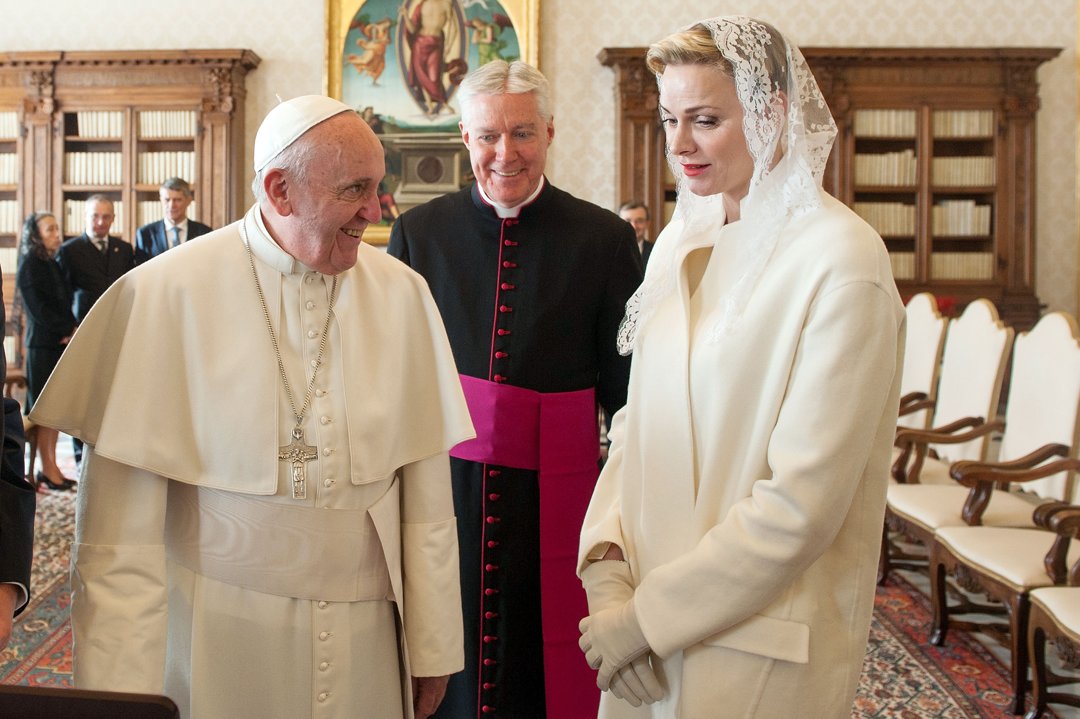 Pope Francis exchanges gifts with Princess Charlene of Monaco at the Apostolic Palace on January 18, 2016 in Vatican City | Source: Getty Images
