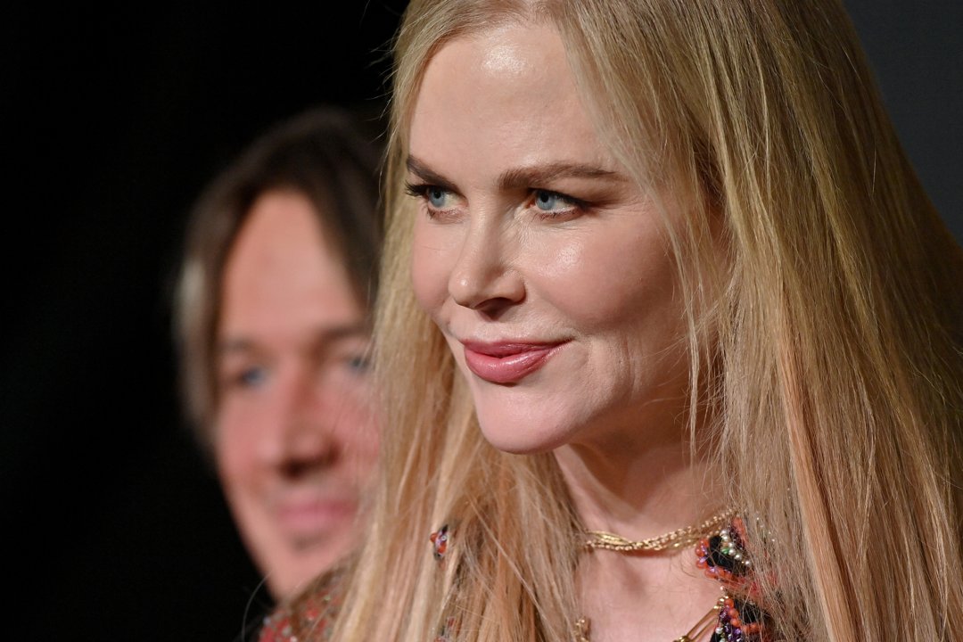 Nicole Kidman smiles while Keith Urban stands beside her at the 58th Academy of Country Music Awards in Texas, on May 11, 2023 | Source: Getty Images